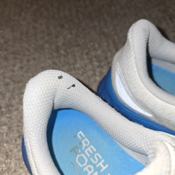 Women's New Balance White and Blue Running Athletic Shoes Size 9.5 - Picture 5 of 7